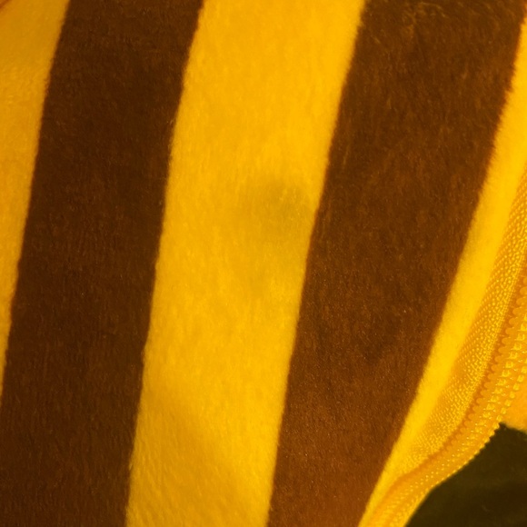 Minecraft Bee Plush Backpack - Picture 4 of 4